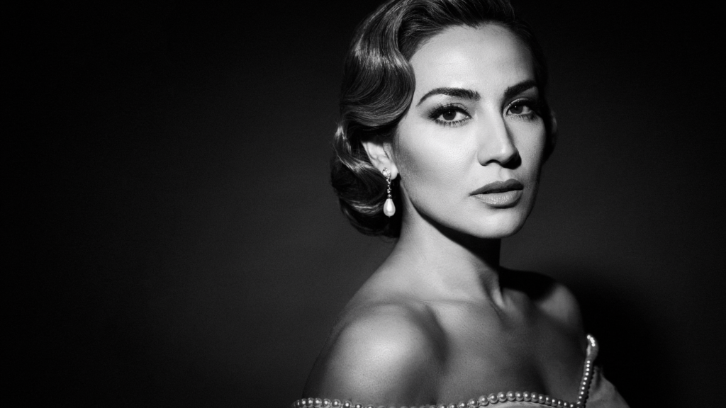 Beautiful Mexican women, Mexican beauty secrets, Diverse Mexican culture, Traditional Mexican attire, Modern Mexican women achievements, Mexican Golden Age cinema icons, Tepezcohuite skincare benefits, Famous Mexican female leaders, Latina empowerment and values, Mexican regional fashion diversity, Focus Keyword:beautiful mexican women