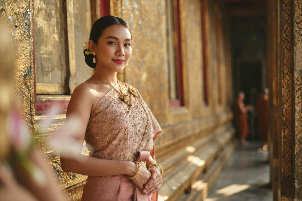 beautiful thai women, thai culture and beauty, traditional thai values, dating in thailand, characteristics of thai women, land of smiles, thai relationships, modern thai lifestyle. bangkok dating guide,respect in thai culture