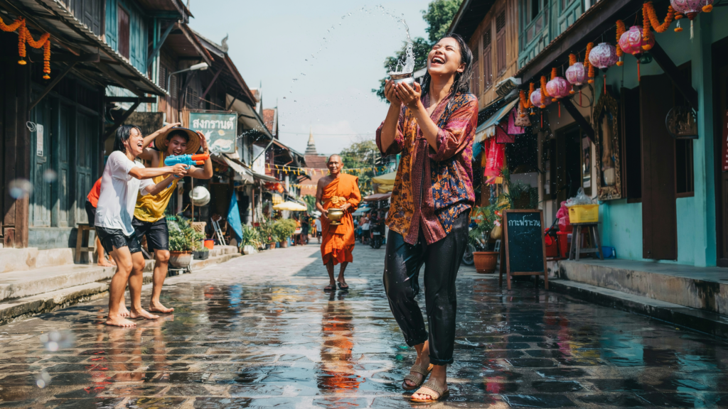 beautiful thai women, thai culture and beauty, traditional thai values, dating in thailand, characteristics of thai women, land of smiles, thai relationships, modern thai lifestyle. bangkok dating guide,respect in thai culture